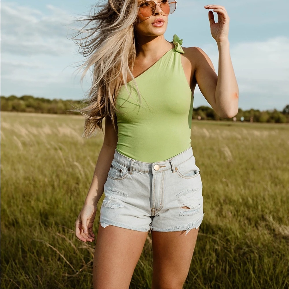 LUCY LIGHT WASH DENIM SHORTS
